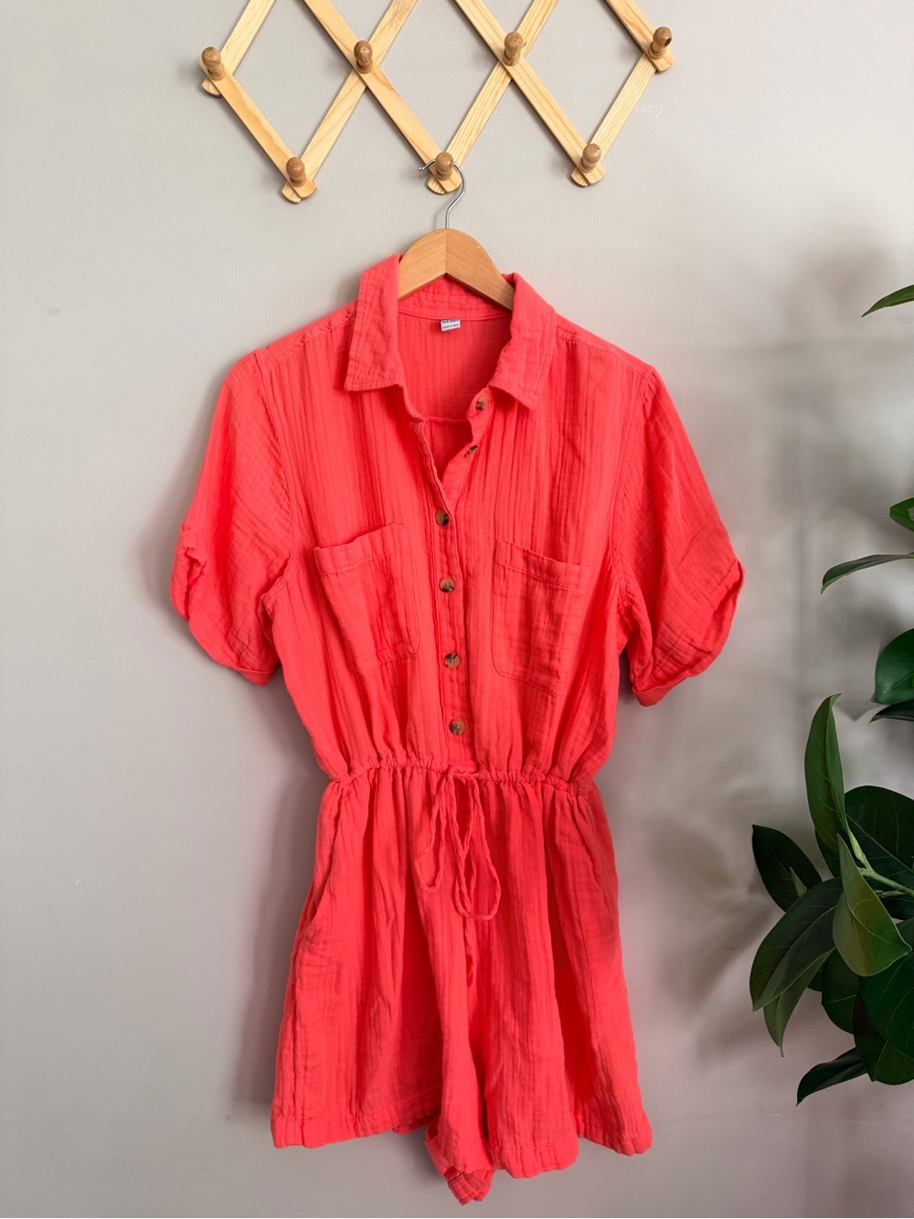 Old Navy Coral Gauze jumpsuit with Buttons, drawstring, and pockets Large Tall